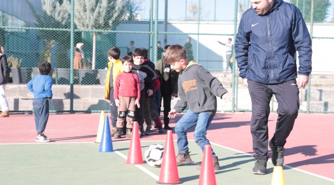 BÜYÜKŞEHİR'DEN DEPREMZEDE ÇOCUKLARA SPORLA PSİKOLOJİK DESTEK 
