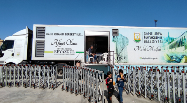 Büyükşehir'den Her Gün Binlerce Depremzedeye Sıcak Yemek