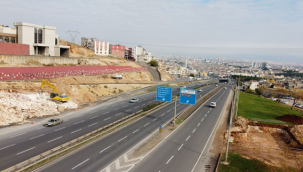Büyükşehir Okullar Bölgesinde Üst Geçit Çalışmalarını Sürdürüyor