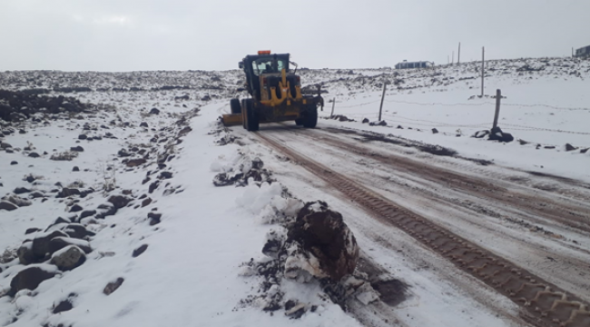 Büyükşehir Siverek Karacadağ Bölgesi'nde Karla Mücadele Ediyor