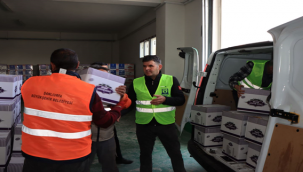Depremden Etkilenen vatandaşların gıda kolileri evlerine ulaştırılıyor