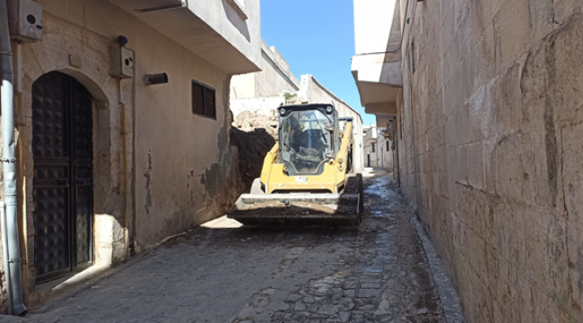 Eyyübiye'nin Tarihi Sokaklarındaki Molozlar Kaldırılıyor