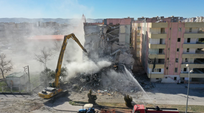 Şanlıurfa'da ağır hasarlı binalarda yıkım başladı