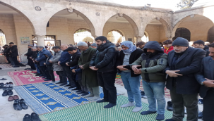 Şanlıurfa'da depremde hayatını kaybedenler gıyabi cenaze namazı kılındı