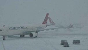 Şanlıurfa'da kar yağışı uçak seferlerini iptal ettirdi