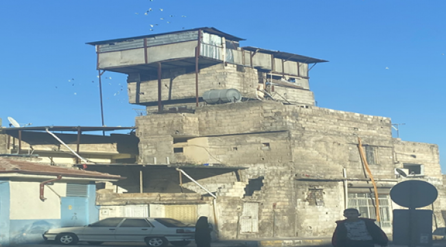 Şanlıurfa'da vatandaşları hayrete düşüren ev