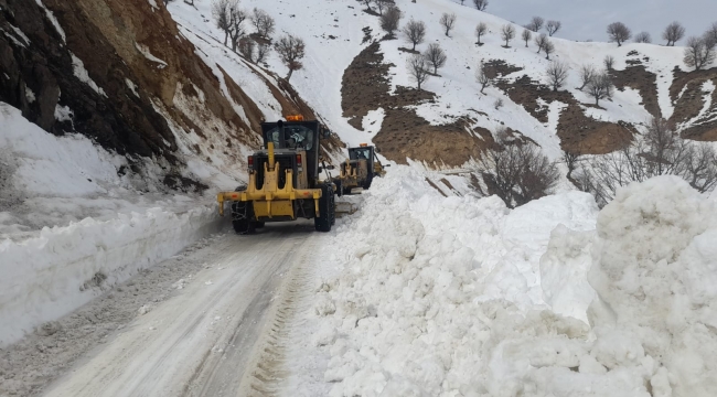 Şanlıurfa'dan Adıyaman'a ısınma yardımı ve yol çalışması