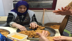 Şanlıurfalı kadınlar deprem bölgelerine 'aya köftesi'