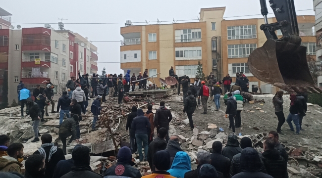 Vali Ayhan açıkladı: Depremde 18 kişi hayatını kaybetti, 30 kişi yaralandı
