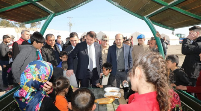 Vali Ayhan, depremde en çok etkilen Birecik'te 