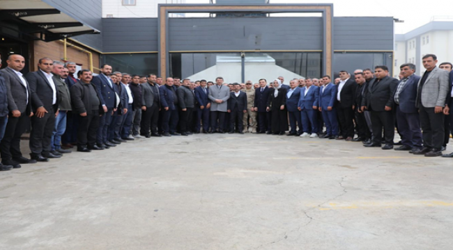 Vali Ayhan, Korucu başlarıyla bir araya geldi