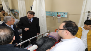 Vali Ayhan, Patlamada yaralanları hastanede ziyaret etti