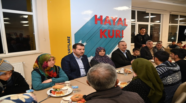 Bakan Çavuşoğlu, Şanlıurfa'da depremzedelerle sahur yaptı