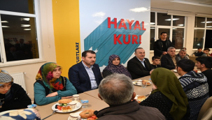 Bakan Çavuşoğlu, Şanlıurfa'da depremzedelerle sahur yaptı