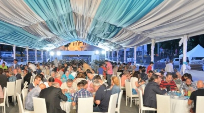 Başkan Beyazgül duyurdu: 13 ilçede iftar çadırı açılacak!