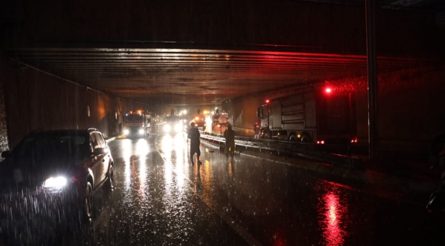 BAŞKAN BEYAZGÜL GECE BOYUNCA ÇALIŞMALARI SAHADA YÖNETTİ