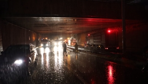 BAŞKAN BEYAZGÜL GECE BOYUNCA ÇALIŞMALARI SAHADA YÖNETTİ