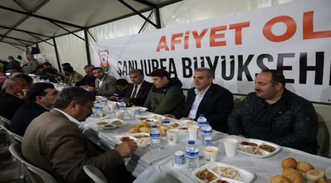 Başkan Beyazgül, Viranşehir İftar Çadırında Vatandaşlarla İftar Yaptı