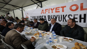 Başkan Beyazgül, Viranşehir İftar Çadırında Vatandaşlarla İftar Yaptı