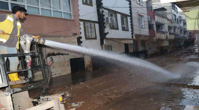 Büyükşehir cadde ve sokakları eski haline getiriyor