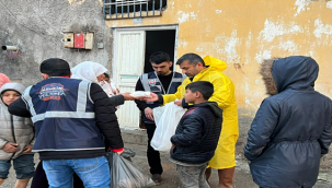 Büyükşehir'den Selden Etkilenen Vatandaşlara Yemek Dağıtımı