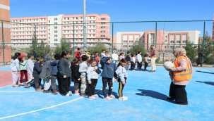 Depremzede çocuklar gülsün