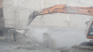 Eyyübiye'de Ağır Hasarlı Yapılar Yıkılıyor