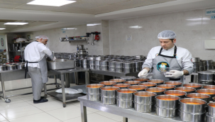 Haliliye Belediyesi sıcak yemekleri evlere ulaştırıyor