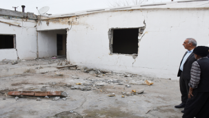 Hilvan'da Ağır Hasarlı Konutların Yıkım Çalışması Devam Ediyor