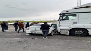 Şanlıurfa'da otomobil ile tır çarpıştı!