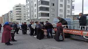 Şanlıurfa'da vatandaşlara hazır su dağıtımı devam ediyor 