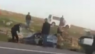 Suruç yolunda iki otomobil kafa kafaya çarpıştı 