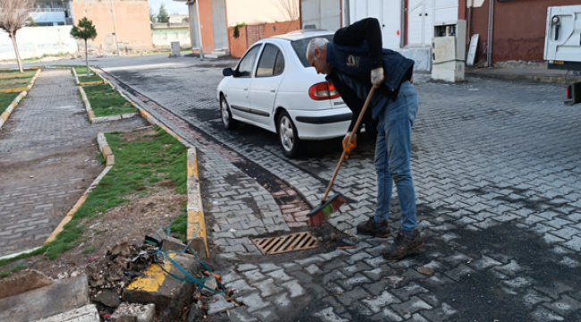 Viranşehir Belediyesinden Beklenen Yağış Öncesi İzgaralarda Temizlik Çalışması