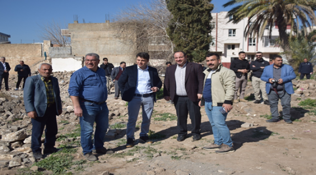 Viranşehir'de Depremde hasar gören evler yıkılıyor