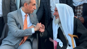 AK Parti Şanlıurfa Milletvekili adayı Dusak, bayramda vatandaşlarla kucaklaştı