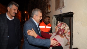 Başkan Beyazgül'den gece geç saatlerde selzedelere ziyaret