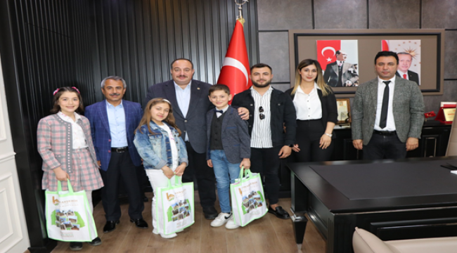 Başkan Ekinci, koltuğunu Elif'e devretti