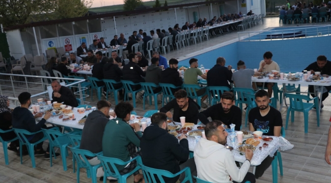 BAŞKAN EKİNCİ PERSONELLERİ İLE İFTARDA BİR ARAYA GELDİ