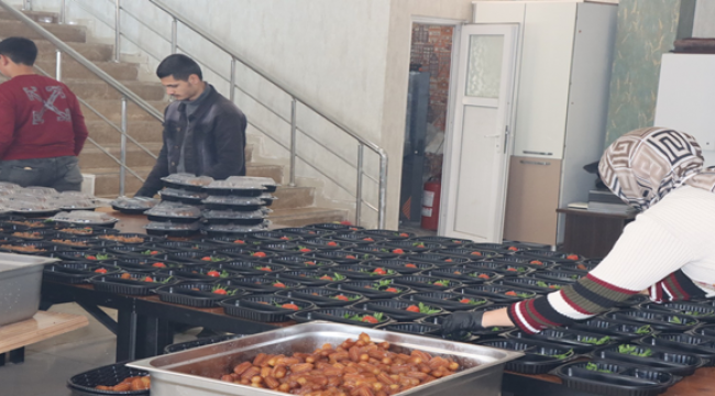 Büyükşehir'den Bakıma Muhtaç, Engelli Ve Yaşlılara Her Gün İftar Yemeği