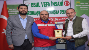 Ebul Vefa Derneğinden Gazeteci Mehmet Çapan'a anlamlı plaket