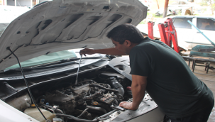 Evren Sanayi sitesinde araç bakımı için yoğunluk oluştu