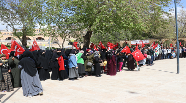 İsrail Dergah cami önünde protesto edildi