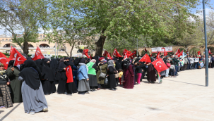 İsrail Dergah cami önünde protesto edildi