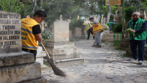 Mezarlıklar Vatandaşların Ziyaretine Hazır Hale Getirildi