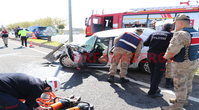 Şanlıurfa'da otomobil tırı arkadan çarptı, 1 ağır yaralı