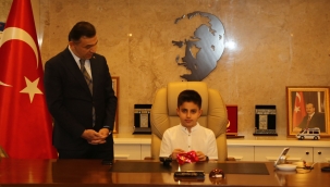 Şanlıurfa Emniyet Müdürü Ulucan koltuğunu minik Göktürk'e devretti