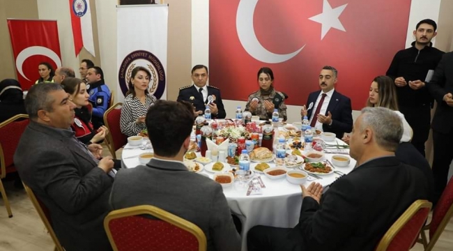 Şanlıurfa polisi, şehit aileleri ve gazilerle iftar yemeğinde bir araya geldi