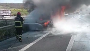 Urfa otobanında araç yangını