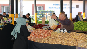 Urfa pazarında fiyatlar yarı yarıya düştü