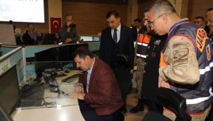 Vali Ayhan bayramda da çalışıyor